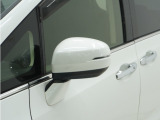 ◆ドアミラーウインカー◆ドアミラーにウインカーを装備しています。対向車に自身の進行方向を合図し安全に運転できます。