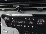 デュアルオートエアコン搭載☆運転席と助手席でエアコンが独立しているのでドライバーも同乗者もより快適にドライブができます♪