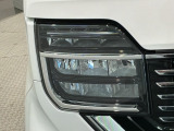 LEDヘッドライトは、点灯の瞬間から最大光量を発揮し、突然暗くなるトンネルなどでの安定感を高めます。