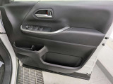 パワーウィンドウのスイッチですよ。運転席に居ながら窓を開け閉めのコントロールできます。