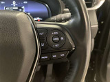 レーダークルーズコントロール(全車速追従機能付)付きです。車速に応じて追従支援してくれるので、ロングドライブも快適です。詳細は販売店スタッフまでおたずねください。