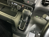 発進時から滑らかに加速する無段階変速のCVTはストップ&ゴーの多い街の中も快適です
