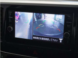 ◆サイドビュー◆サイドのカメラでは、ドライバーの視点からはピラーの陰になる部分や前後左右のウインドウの下側など、どうしても見ることができない死角をカバーします。
