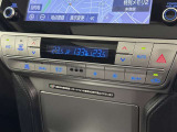 左右独立温度コントロールフルオートエアコンです。運転席、助手席それぞれで独立して温度設定ができます。冷え性の方が乗っても安心ですね♪