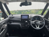 視界広々で運転しやすいインパネ