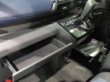 インストスライドボックス ティッシュボックスがまるまる一つ入るボックスです運転席からも開け閉め可能です