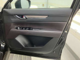 パワーウィンドウのスイッチですよ。運転席に居ながら窓を開け閉めのコントロールできます。