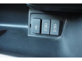 【USBジャック】運転中でもスマートフォン等の充電ができるUSBジャック付き!充電を気にすることなく、ドライブ中の音楽再生や通話等をお楽しみ頂けます!