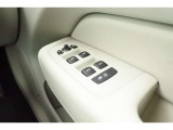 パワーチャイルドロックスイッチが装備されます。運転席のスイッチ操作により、リアドアとリアパワーウインドウの制御が出来ます。