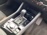 エンジン、トランスミッション、ボディ、シャシーのすべてにスカイアクティブテクノロジーを採用!上質で気持ちのいい走りと、優れた燃費性能を両立しています。
