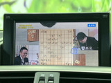 画面には将棋番組の映像が表示され、映像コンテンツを楽しめる装備です。前席から目に入りやすい位置にあり、停車中の休憩時間などに活用いただけます。