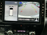 アラウンドビューモニターです。上空からお車の周りを見る感覚で表示されますので、車庫入れも簡単