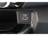 スマートフォンなどの音楽再生が可能なUSB接続ジャック装備車両です♪♪♪