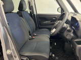 ゆったりと座れる運転席シートですのでストレスなく運転が出来ますよ!