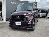 LEDヘッドライトハイビームアシスト機能付です。前方検知用カメラで、先行車や対向車のライト、道路状況・道路周辺の明るさを検知し、前方の視界を確保し手動で切り替えるわずらわしさを軽減します。