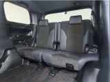 便利な5:5分割可倒式シートです。収納と乗車人数のバランスに優れています♪荷物の大きさに応じたラゲージスペースをフレキシブルに作り出せるので、シーンに応じた使い方ができます♪