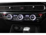 運転席と助手席の温度設定の変更が可能な左右独立タイプのデュアルエアコンです♪♪♪暑がりな人・寒がりな人も誰もが車内を快適にお過ごしいただけます♪♪♪