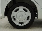 ◆純正ホイール装着車◆シンプルなデザインのホイールキャップ付きです。