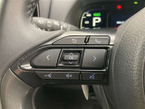 運転中、オーディオの操作をしてて、ハッとしたことはありませんか?ステアリングスイッチは、運転中でもハンドルでオーディオの操作が可能です。安全なドライブをサポートします。