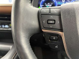 運転中、オーディオの操作をしてて、ハッとしたことはありませんか?ステアリングスイッチは、運転中でもハンドルでオーディオの操作が可能です。安全なドライブをサポートします。