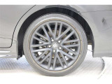 タイヤサイズ(225/45R18)です。