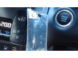スマ-トキ-ならキーを触ることなくドアの開閉操作ができ、雨天や荷物があっても大丈夫!