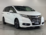 狭い駐車場でも、スライドドアならチャイルドシートへのお子さまの乗降や荷物の積載もスムーズ。とても便利な【両側電動スライドドア】ドアハンドを少し引くだけでリアドアが自動開閉します。
