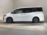 両側パワースライドドア付きだから、狭い駐車スペースなどでの 乗り降りラクラク!小さなお子さまのいるご家庭には嬉しい装備。