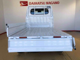 荷台アオリは3方向開き!フラットな荷台で効率よく荷物を積み降ろし出来ます!