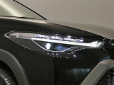 LEDヘッドライトです。デザイン性がよくとても明るいので、夜間の走行や悪天候でも安心です。しかも長寿命!