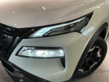 純正LEDヘッドライト&LEDポジションランプ&LEDフォグランプ付き、夜間の走行時に前方を明るく照らしてくれます。
