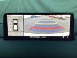 狭い場所での駐車やすれ違いなどでより的確な運転操作に役立つ360&deg;ビューモニターが装備されています。