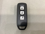 スマートキー付きですからドアロックの開閉およびエンジンスタートが楽々です。電動スライドドアの開け閉めもボタンで操作できます。