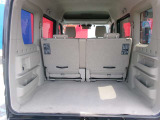 開口部が広く、荷物もスムーズに積み下ろしが可能です。シートを倒せばより広いスペースの荷室を確保できます。