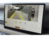 バックカメラおよびガイドライン表示が装着されていますので、車庫入れが苦手な人でもアシストしてくれます。