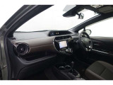 『運転席・インパネまわり』ハンドルやシートなども隅々までプロによる除菌クリーニング済み☆キレイな車内でドライブがより一層快適にお楽しみいただけると思います!