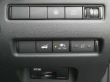 運転席右下の操作パネルには、プロパイロットのステアリング支援やパワーバックドア、100V AC電源のON/OFFスイッチ、メーター照度調整ダイヤル、ETC2.0車載器を機能的に配置しています。