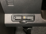 ハンドルの左下にETCがついています。高速道路の料金所の通過も楽々です。 カードの取り出しもしやすい場所についています。