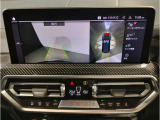 【ⅰドライブナビゲーション】文字情報も鮮明に表示する高解像度カラーディスプレイを採用。視認性に優れた地図デザインと特徴的な建造物を目印にした描写表示で現在位置を把握できます。地図データの更新も可能です
