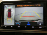 車両全体を上から表示し車両周囲を確認する事が出来るので、狭い駐車場等で重宝する装備です もちろんバックモニターとしての機能もございます