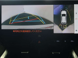 パノラミックビューモニター付きです。車両を上から見た様な映像を画面に表示。運転席からの目視だけでは見にくい、車両周辺の状況をリアルタイムでしっかり確認出来ます。