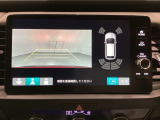 バックでの車庫入れも安心です!リアカメラが付いているバックモニター付のナビディスプレイを装備しております。バンパーについているソナーや、操作線もついており距離感も画面から確認できます。