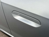 ドアハンドルに触れるだけロック・アンロックできるコンフォートアクセス機能が備わっていて便利です。