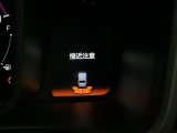 パーキングセンサーシステムは走行中に障害物が迫ると音と表示でお知らせ、低速走行時時の安心感を高めます