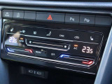 先進的なタッチ・スライド式スイッチを採用。シートヒーターも装備しています。