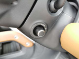 【電動コラム】シートメモリーと合わせて使用すると複数人運転する場合は、お好きなポジションを記憶する事ができます。細かな調節も可能なため、ストレスなく運転が出来ます。