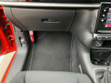 車検証ブック入りません!ドアポケットかトランクに積んでください。シート裏ポケットでも入ります。