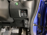 パワースライドドアの開閉はスマートキーのリモコンやドアノブは勿論、運転席側のスイッチ操作でも開閉ができ、安全・簡単です。