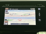 高精細な地図表示で、スムーズなナビゲーションをサポートします。目的地までのルートを分かりやすく表示し、安全運転を後押し。