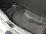 トランクボードの下側にも嬉しい収納があります。